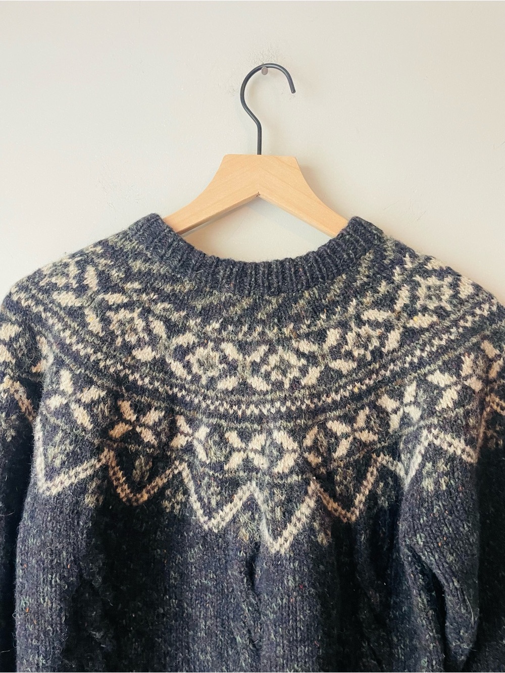 L.L. Bean Vintage Navy Fair Isle Wool Sweater RARE - Picture 6 of 7